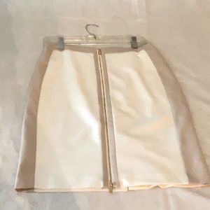 CALVIN KLEIN Beautiful Skirt size 4-6 NEW Condition